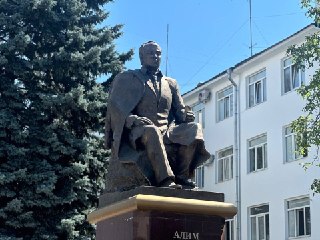 В Нальчике отметили 112 лет со дня рождения Алима Кешокова