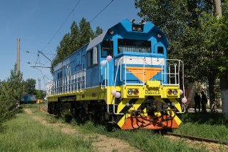 Производственный инцидент на железнодорожном переезде в Кабардино-Балкарии: локомотив столкнулся с легковушкой